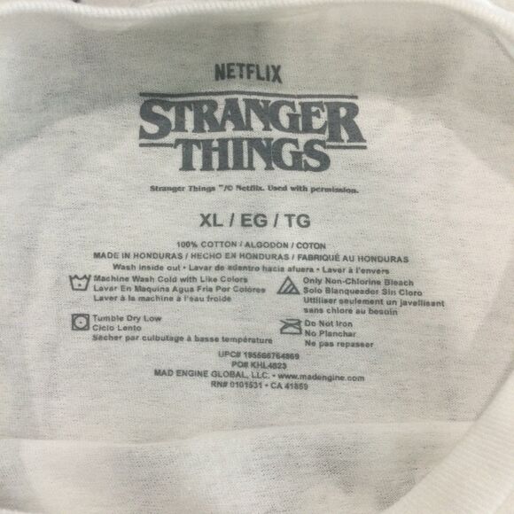 Netflix Stranger Things T-Shirt Men’s Size XL Color White Hellfire Club Graphic - Picture 4 of 8